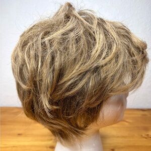 TLC Wig Women's Light Brown Blonde Layered Short Adjustable 8516 14 A
